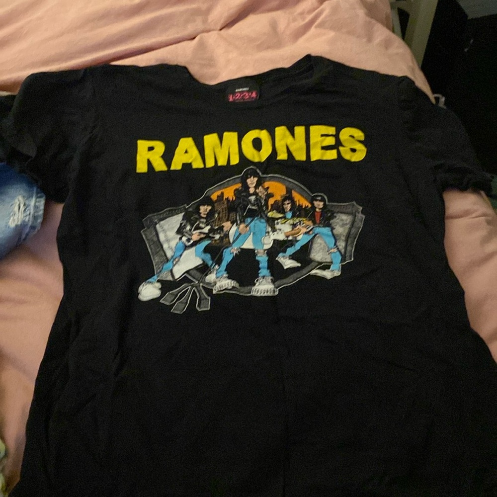 Ramones Black Graphic Tee - Short Sleeve